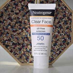 🟢 3 for $30 🟢 NEUTROGENA CLEAR FACE SUNSCREEN SPF 50